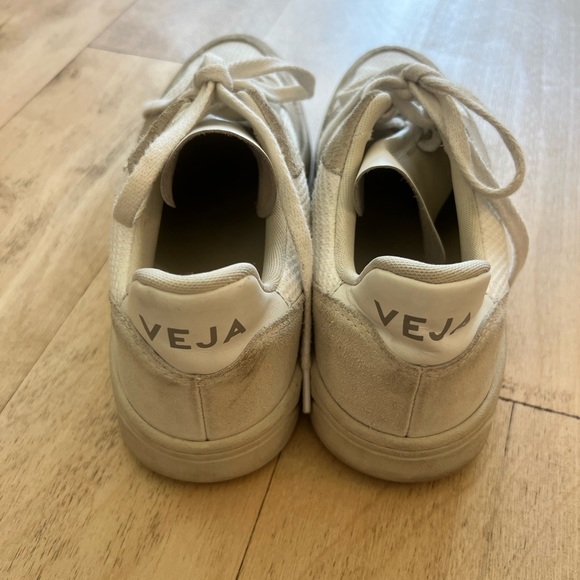 V-10 LEATHER WHITE Women’s 9 Sneaker - Picture 3 of 4